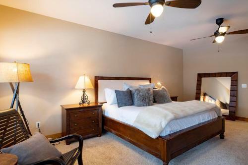 #1051- Stunning Snowflake Townhome