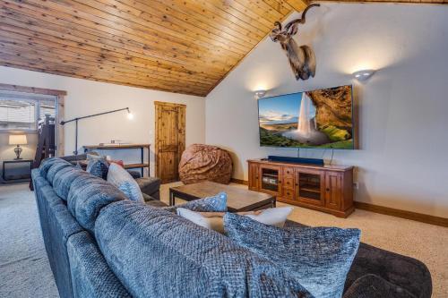 #1051- Stunning Snowflake Townhome