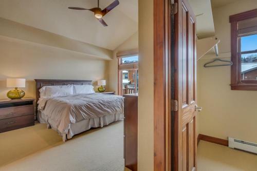 #1046- Stunning Remodeled Cornerstone Townhome