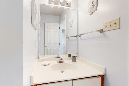 Admiral's Bridge - 40142 N Carolina Ave #13