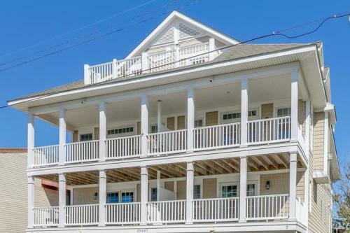 Tower Shores -- 39562 Admiral #2