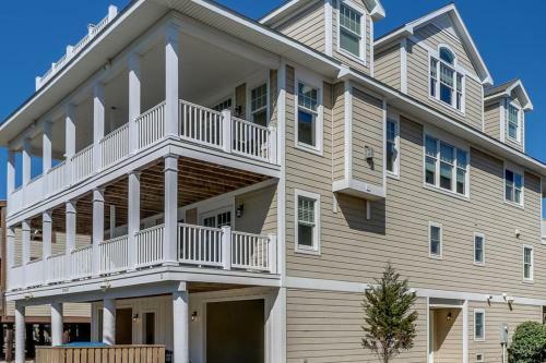 Tower Shores -- 39562 Admiral #2