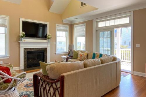 Tower Shores -- 39562 Admiral #2