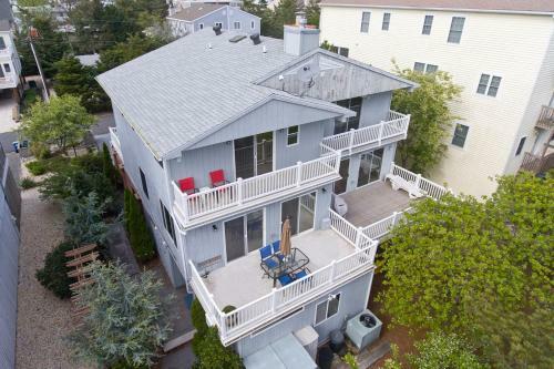 Tower Shores -- 39562 Admiral