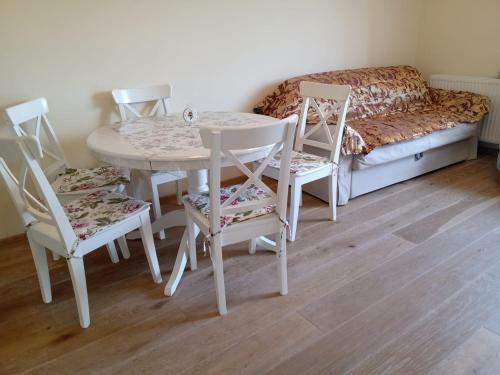Amazing Apartment Prague-pruhonice
