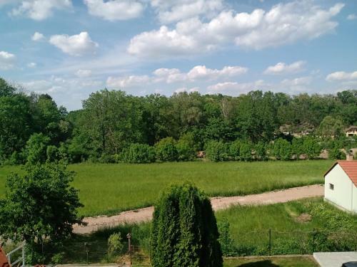Amazing Apartment Prague-pruhonice