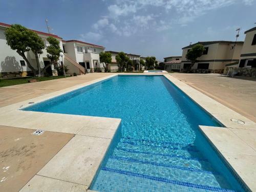 Apartamento Bajo Con Jard�n Y Piscina - Forcat.