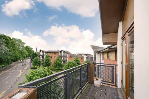 Modern 2 Bed Apartment In Croydon
