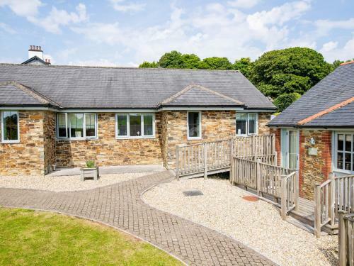 2 Coachman's Cottage