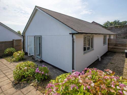 2 Coachman's Cottage