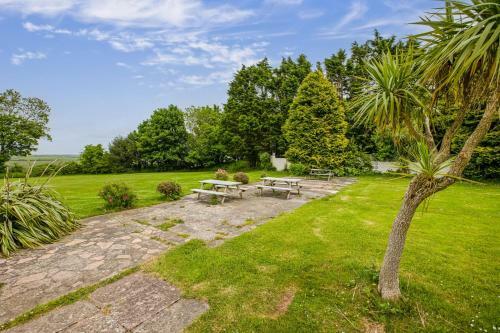 328 Norton Park, Dartmouth