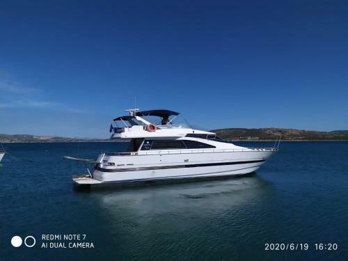 Navarino Yacht