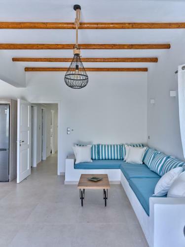 Seafront Apartment With 2 Bedrooms In Naousa