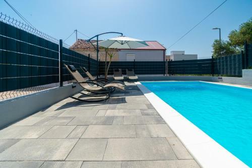 Modern Apartment With Private Pool