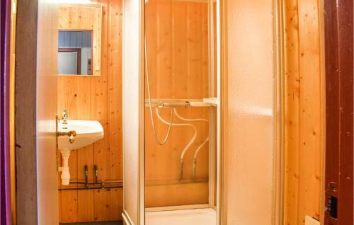 Stunning Home In �stre Gausdal With 10 Bedrooms