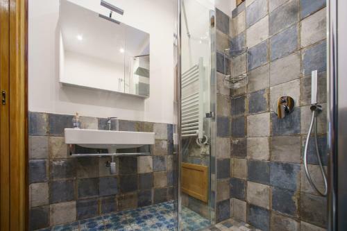 Cefas Apartments