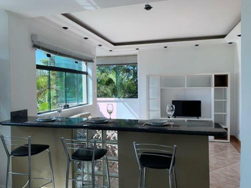 Apartamento Mobiliado, Bem Arejado E Iluminado.