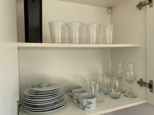 Apartamento Mobiliado, Bem Arejado E Iluminado.