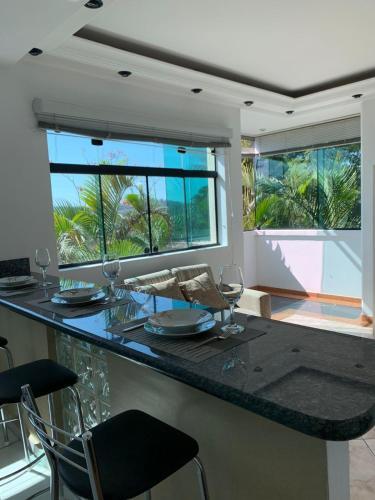 Apartamento Mobiliado, Bem Arejado E Iluminado.