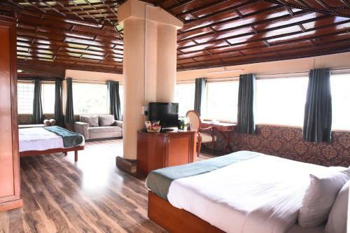 Hotel Skylark
