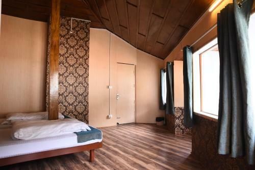 Hotel Skylark