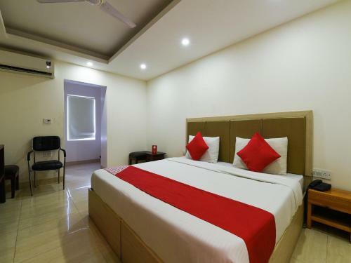 Capital O 16970 Hotel Mahal