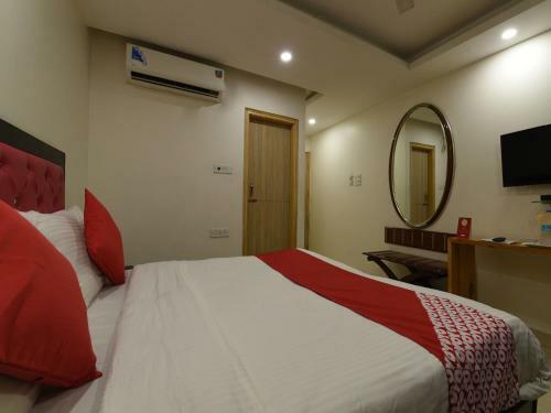 Capital O 16970 Hotel Mahal