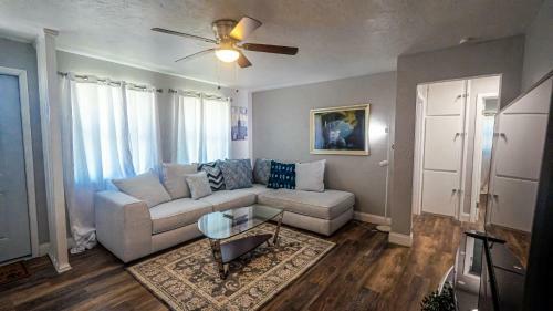 Villa Elegant Cozy Oasis On A Traffic Free Street