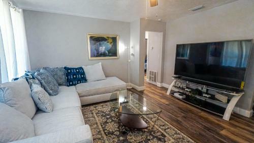 Villa Elegant Cozy Oasis On A Traffic Free Street