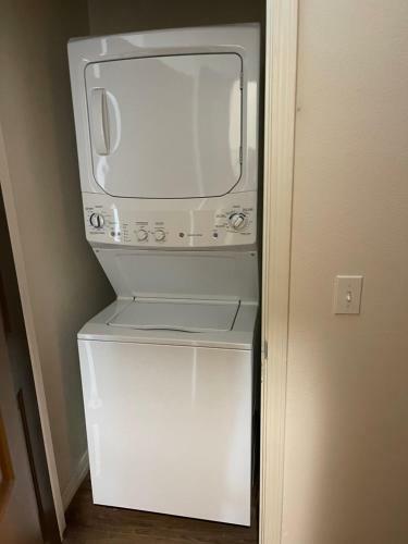 Beautiful 1 Bed 1 Bath Luxury Apartment