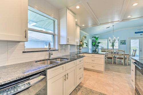 Bradenton Beach Escape Steps To Ocean And Bay!