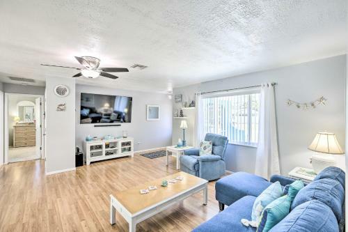 Sun-kissed Englewood Home, 7 Mi To Beach!