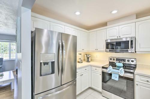 Sun-kissed Englewood Home, 7 Mi To Beach!