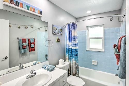 Sun-kissed Englewood Home, 7 Mi To Beach!