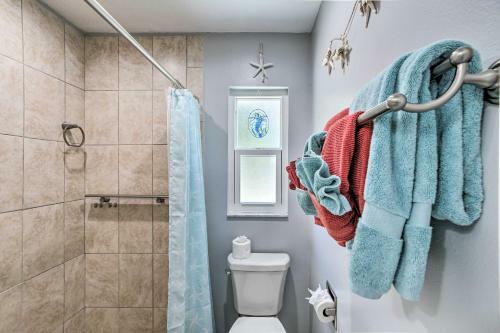 Sun-kissed Englewood Home, 7 Mi To Beach!