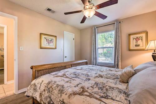Sunny Gulf Breeze Home With Fire Pit And Grill!