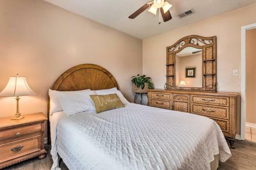 Sunny Gulf Breeze Home With Fire Pit And Grill!