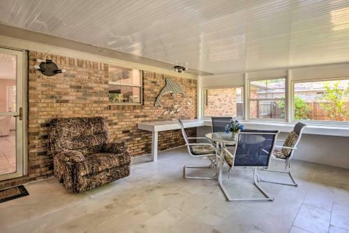Sunny Gulf Breeze Home With Fire Pit And Grill!