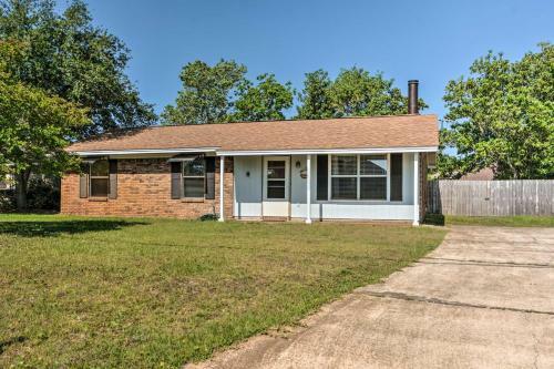 Sunny Gulf Breeze Home With Fire Pit And Grill!