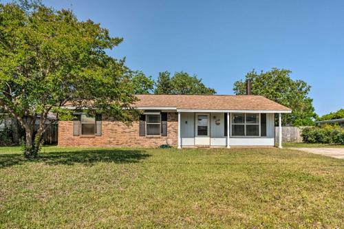 Sunny Gulf Breeze Home With Fire Pit And Grill!