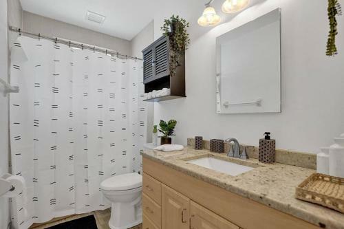 Cheerful Boho Retreat In Hallandale!