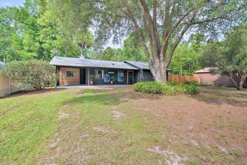 Riverfront Homosassa Cottage - Pet Friendly!