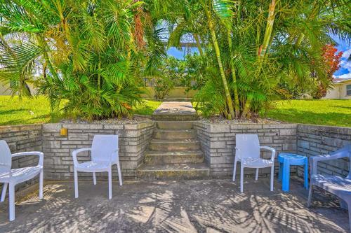 Bright Cape Coral Home Canal Access On-site!