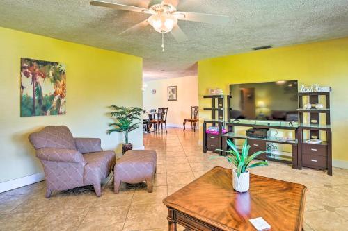 Bright Cape Coral Home Canal Access On-site!
