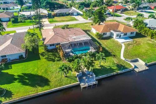 Bright Cape Coral Home Canal Access On-site!
