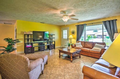 Bright Cape Coral Home Canal Access On-site!