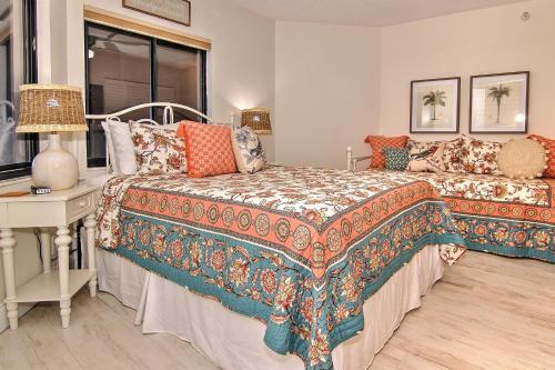 Crescent Beach Club I 14b