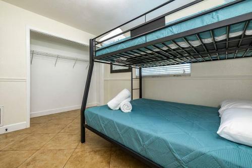 Spacious Pool Home With Putting Green, Sleeps 18!!
