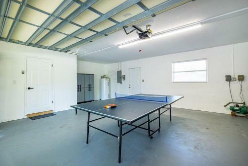 Spacious Pool Home With Putting Green, Sleeps 18!!
