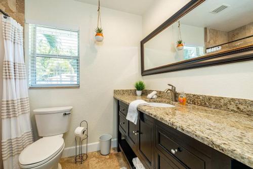 Spacious Pool Home With Putting Green, Sleeps 18!!